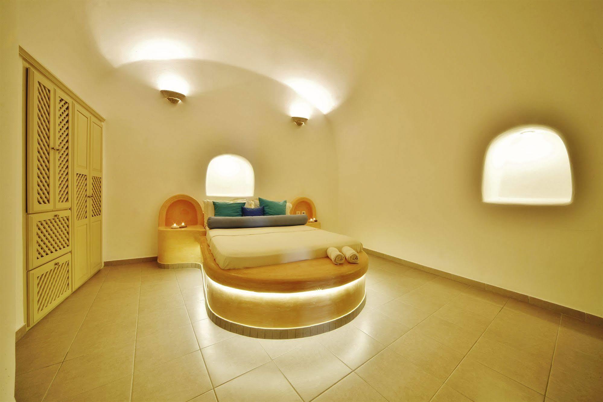 Chroma Suites Oia  Exterior photo